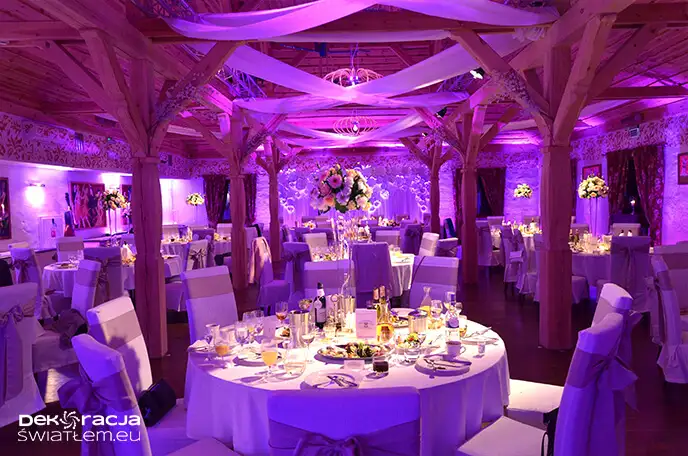 sala weselna po dekoracji swiatłem